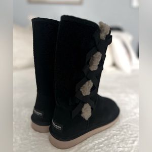 Koolaburra Brand Women’s size 9 wool lined boots. Black, brown, bows. Super cute